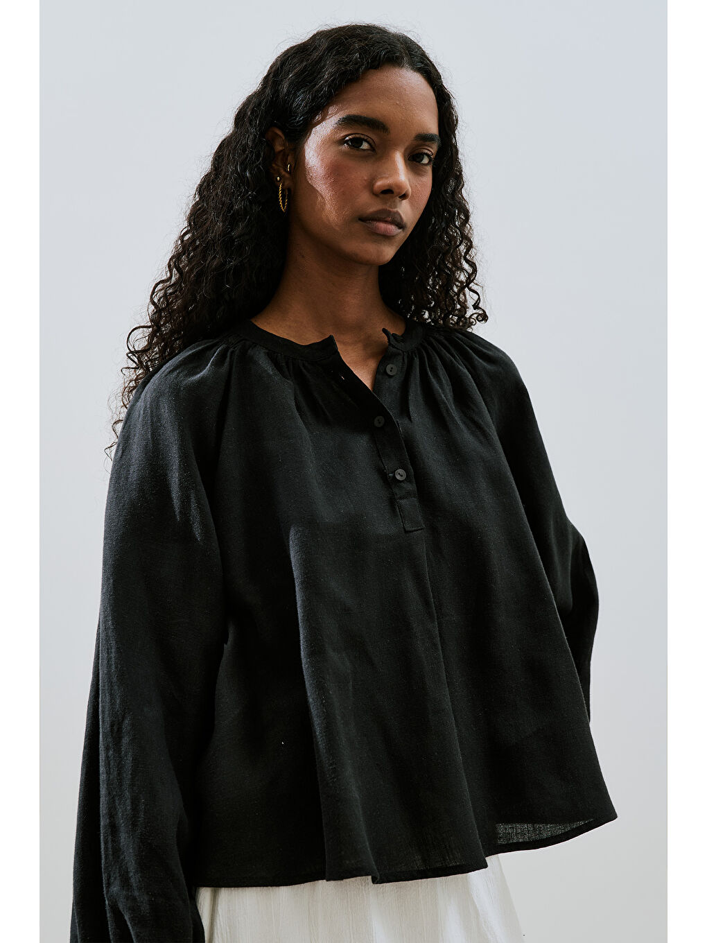 İnce Keten Yakası Büzgülü Gömlek Siyah-2