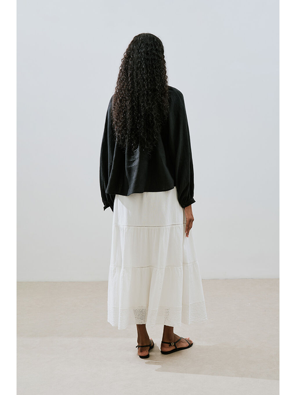 İnce Keten Yakası Büzgülü Gömlek Siyah-5