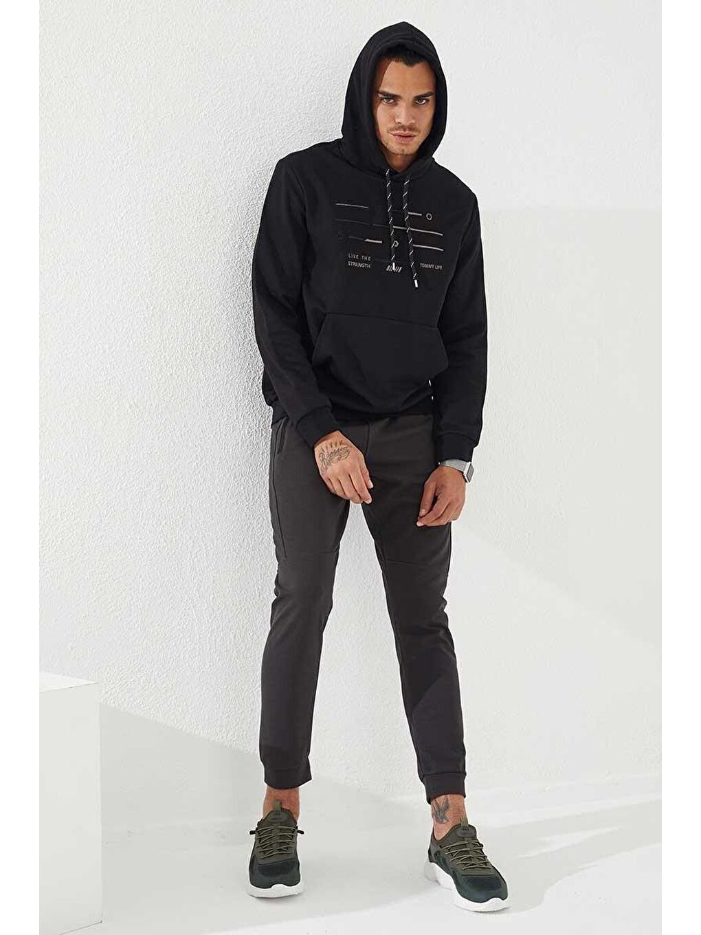 Siyah Şerit Nakışlı Standart Kalıp Kapüşonlu Erkek Sweatshirt - 87885-3