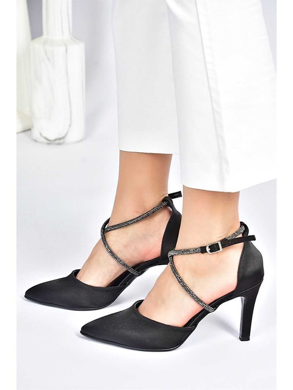 Siyah Saten Kumaş Sivri Burun Kadın Topuklu Ayakkabı M246066704-3