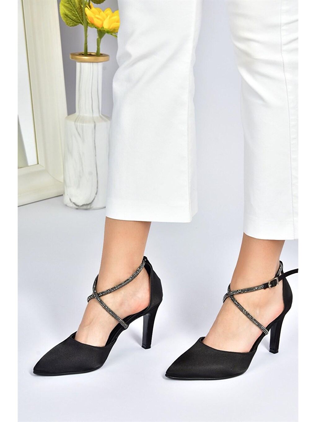 Siyah Saten Kumaş Sivri Burun Kadın Topuklu Ayakkabı M246066704-4