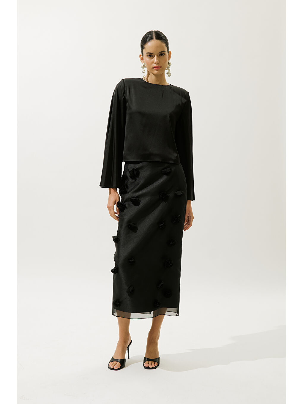 Saten Geniş Kol Bluz Siyah-3