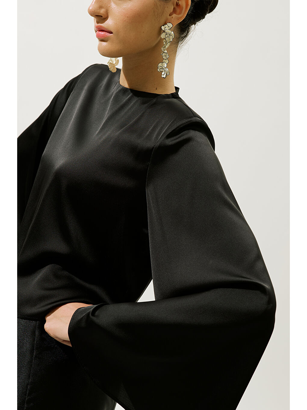 Saten Geniş Kol Bluz Siyah-5