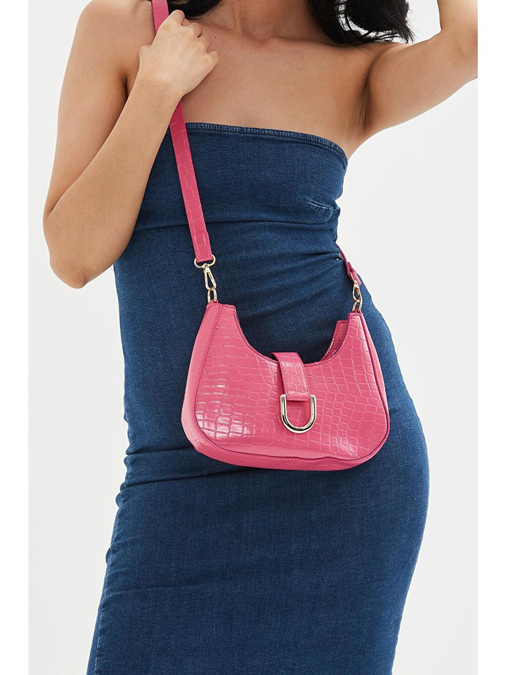 Uzun Askılı Toka Detaylı Alessa Kadın Çapraz Çanta Fuşya