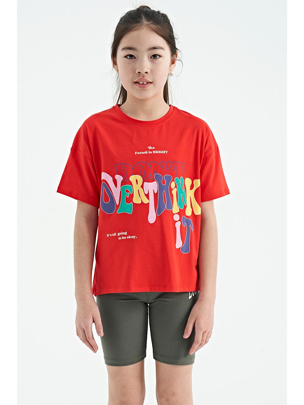 TOMMYLIFE Kırmızı Fiesta Renki Yazı Baskılı O Yaka Oversize Kısa Kollu Kız Çocuk T-Shirt - 75112