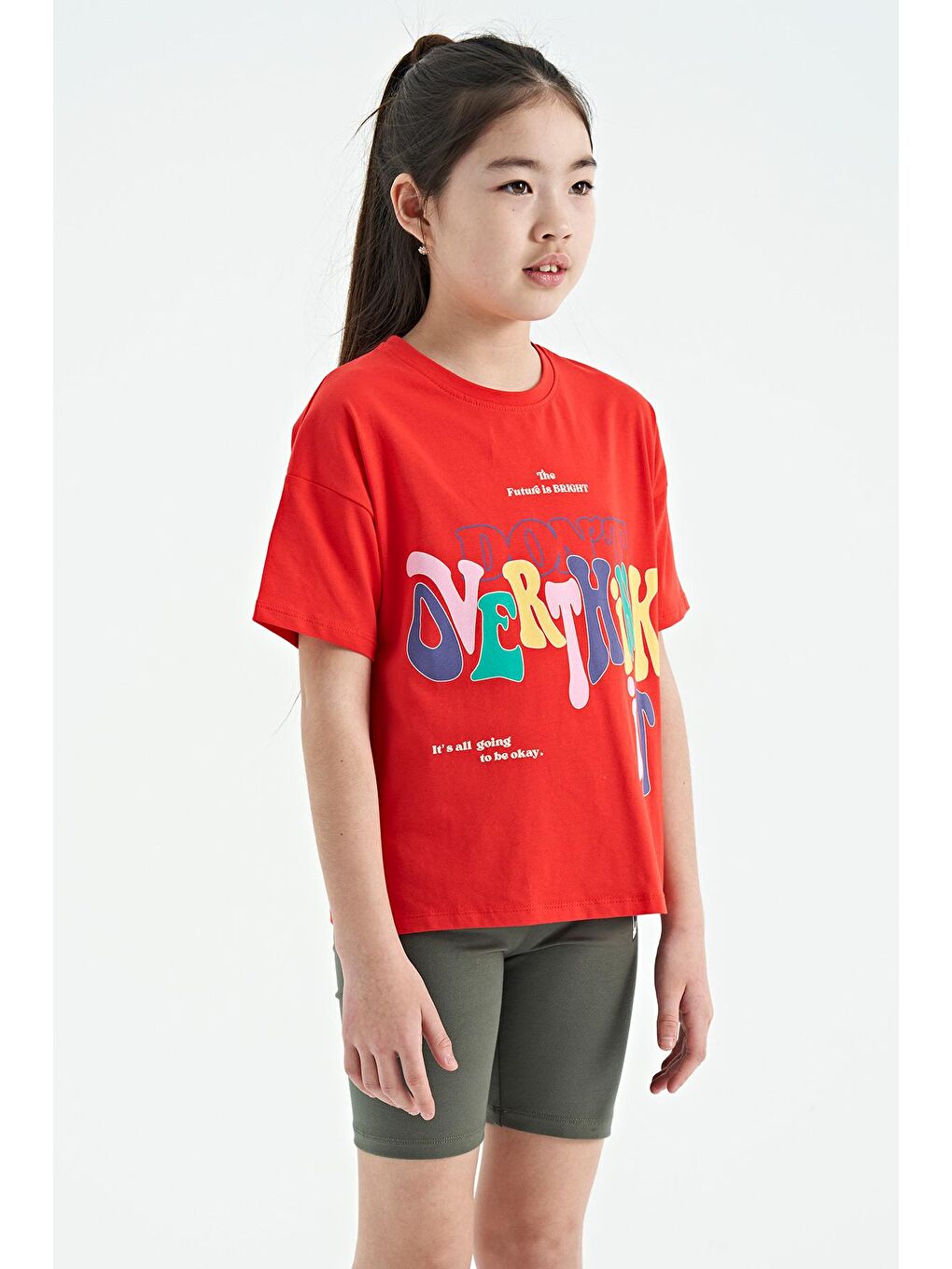 TOMMYLIFE Kırmızı Fiesta Renki Yazı Baskılı O Yaka Oversize Kısa Kollu Kız Çocuk T-Shirt - 75112 - 1