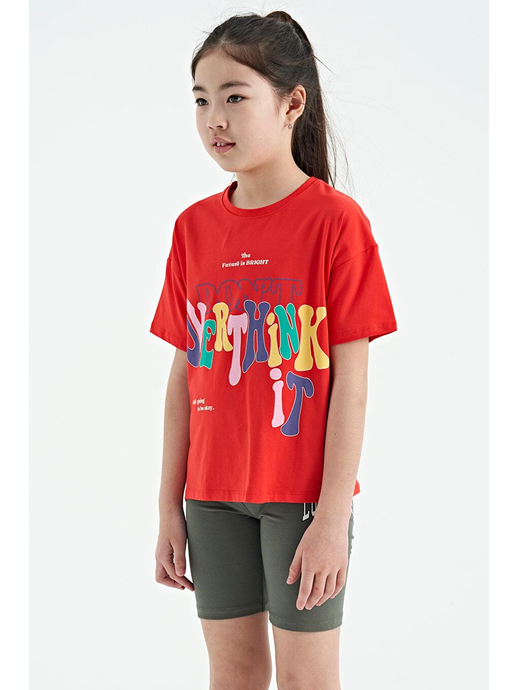 TOMMYLIFE Kırmızı Fiesta Renki Yazı Baskılı O Yaka Oversize Kısa Kollu Kız Çocuk T-Shirt - 75112 - 3