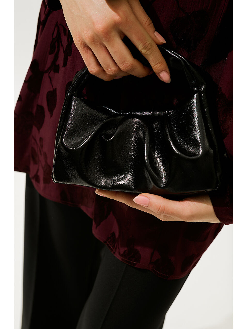 Metal Görünümlü El Çantası Siyah-1