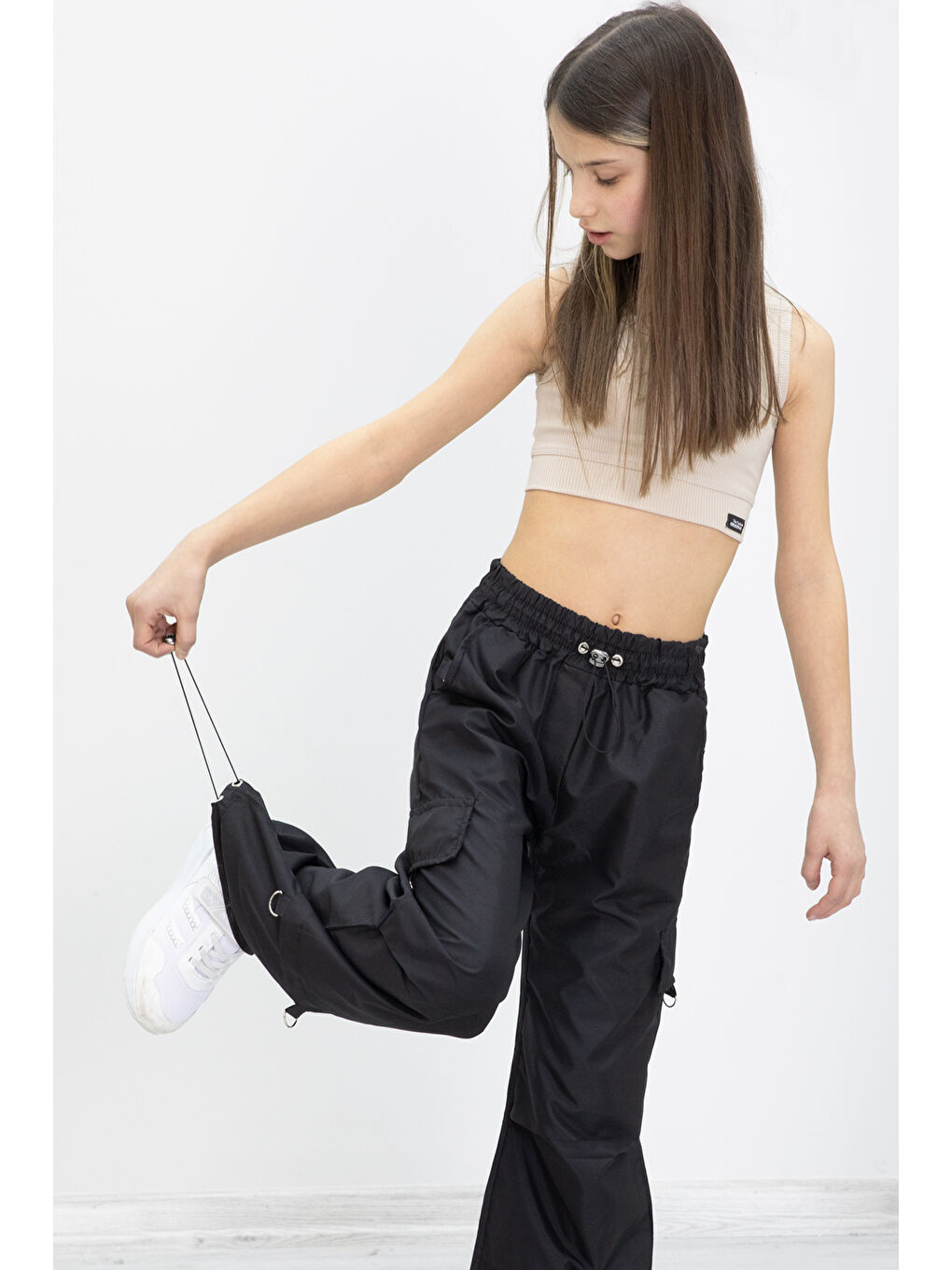 Siyah Halka Detaylı Kız Çocuk Paraşüt Pantolon 19900-2