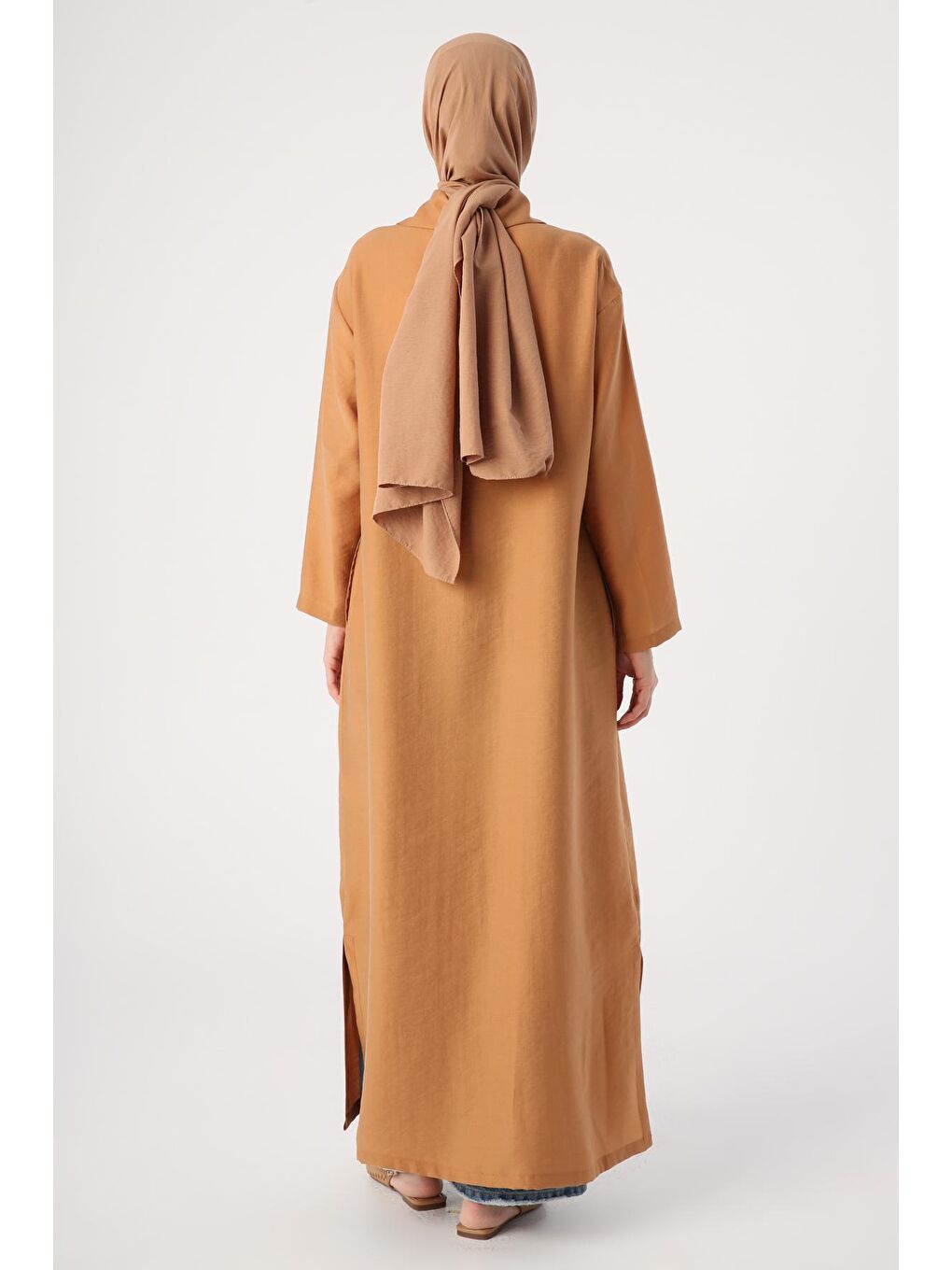 Koyu Bej Çİft Düğmeli Gömlek Yakalı Doğal Kumaş Ferace-3