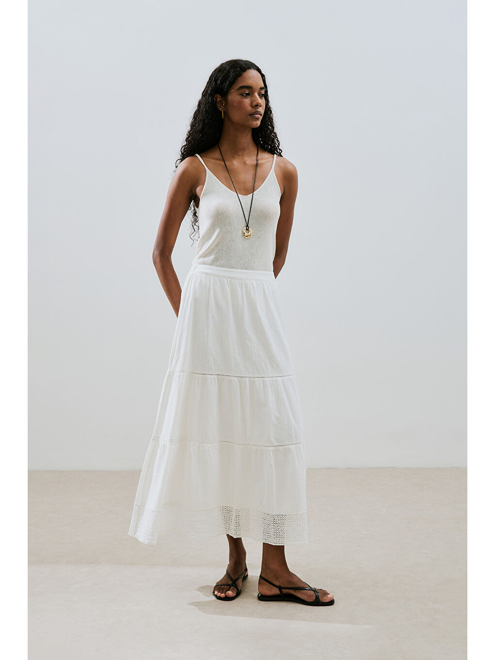 Dokulu İşlemeli Katlı Uzun Etek Ekru-1