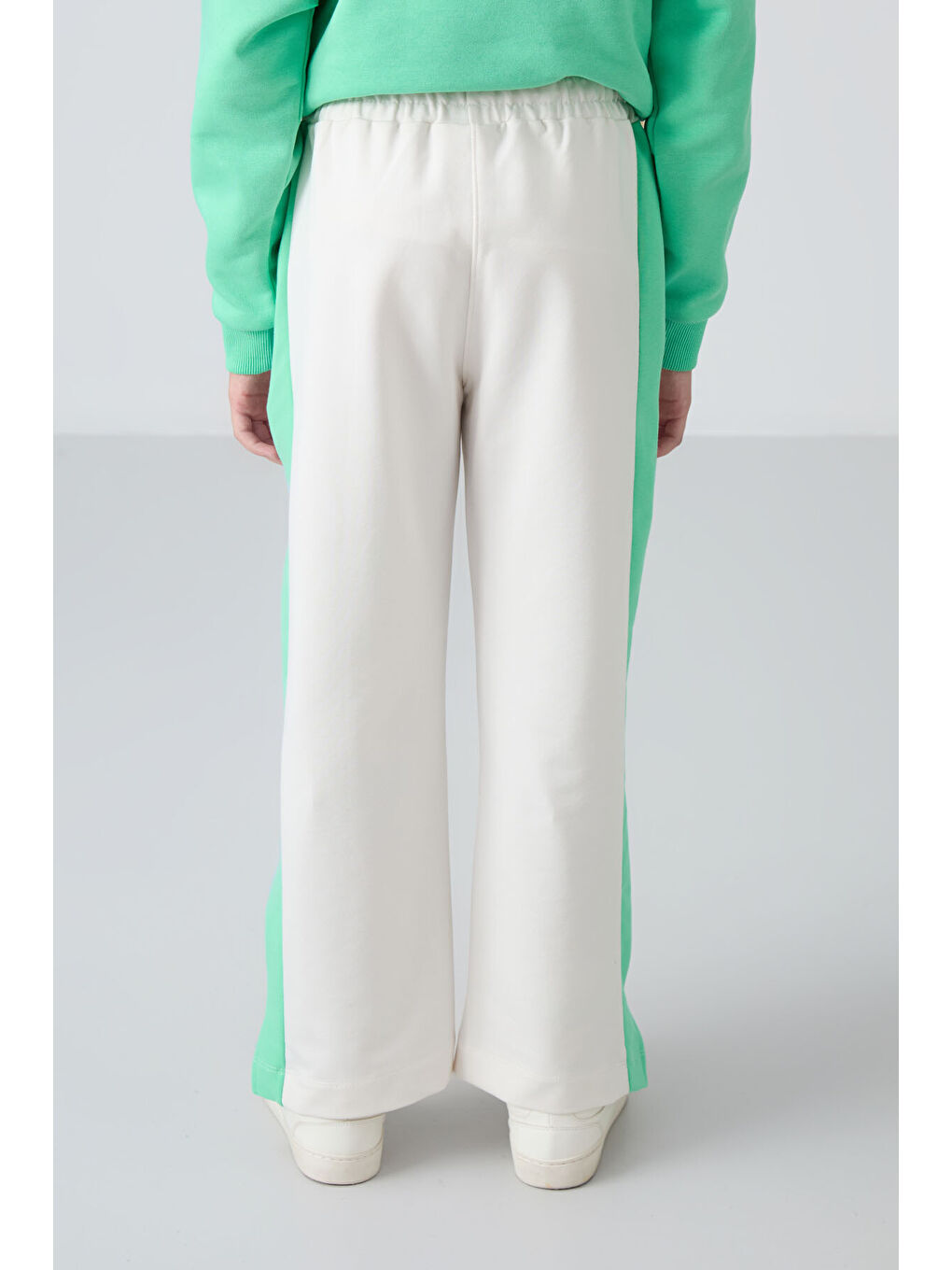 Ekru Yırtmaç Detaylı Cepli Geniş Paça Kız Çocuk Eşofman Alt - 75141-8