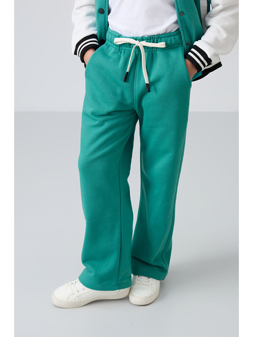 Deniz Yeşil Pamuklu İçi Tüylü Yumuşak Dokulu Standart Fit Nakışlı Kız Çocuk Eşofman Alt - 75146-6