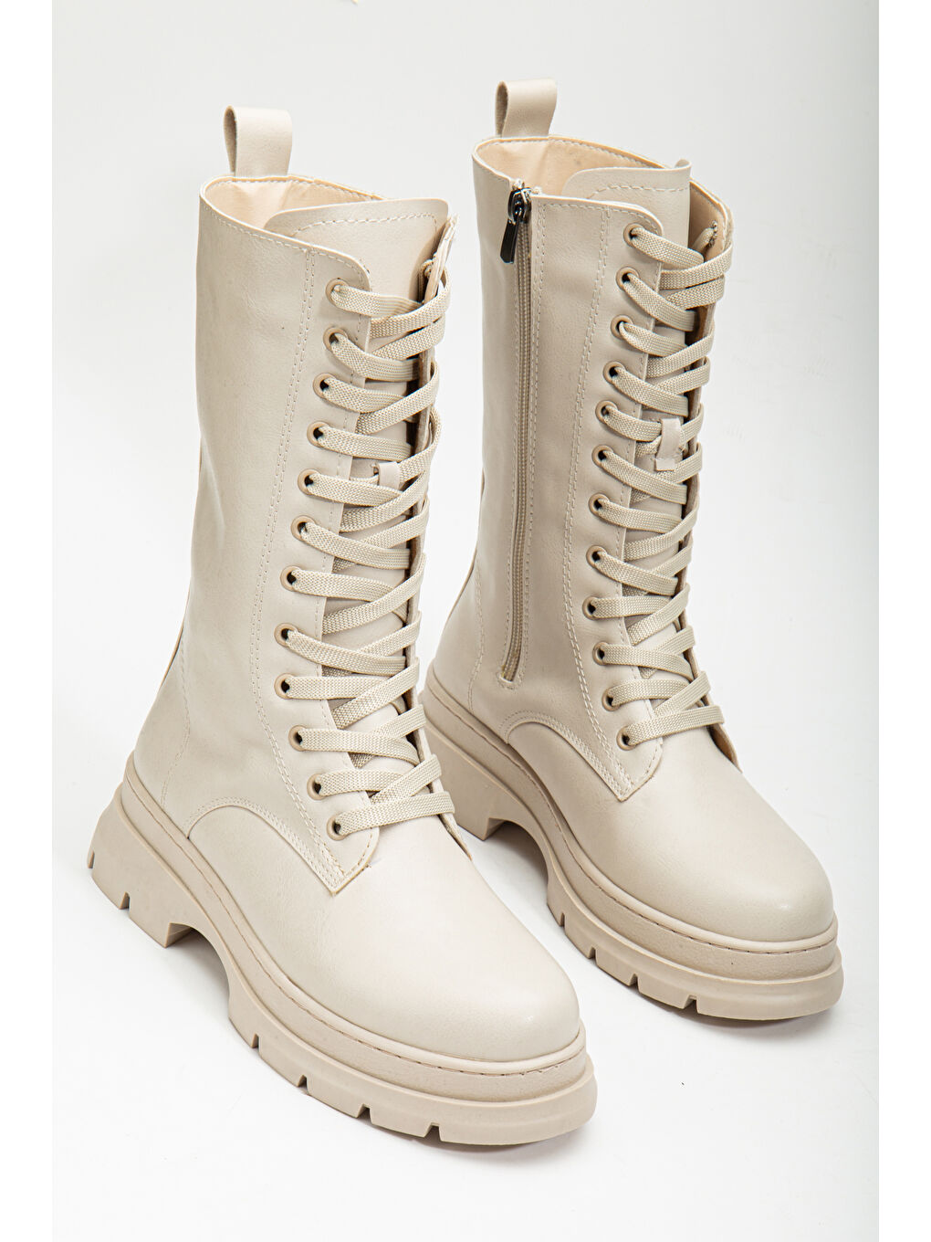 Kadın Bej Kalın Termo Taban Bağcıklı ve Fermuarlı Çizme