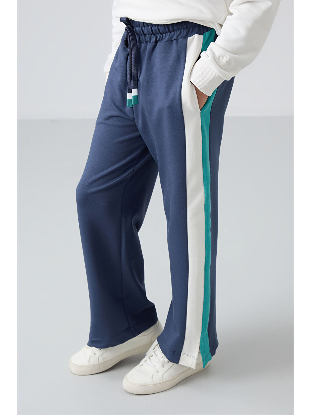 Petrol Yırtmaç Detaylı Cepli Geniş Paça Kız Çocuk Eşofman Alt - 75141-2