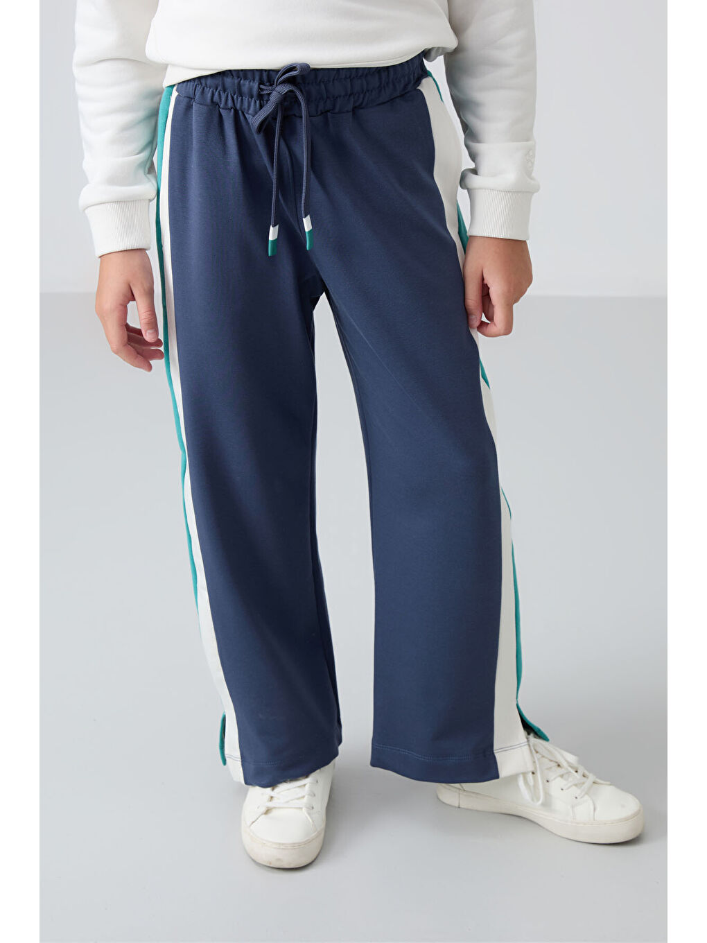 Petrol Yırtmaç Detaylı Cepli Geniş Paça Kız Çocuk Eşofman Alt - 75141-4