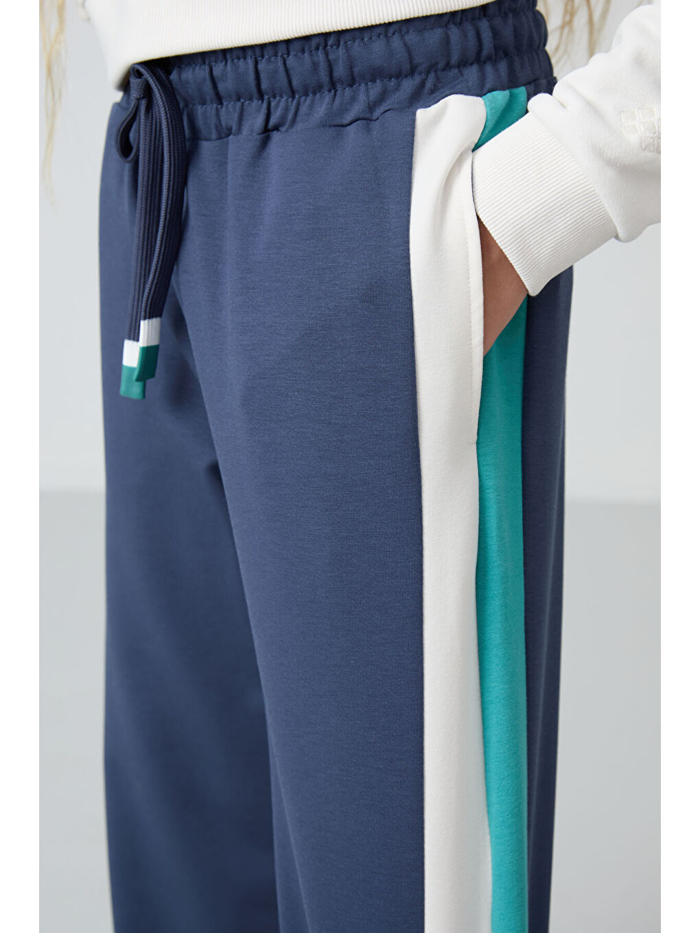 Petrol Yırtmaç Detaylı Cepli Geniş Paça Kız Çocuk Eşofman Alt - 75141-6