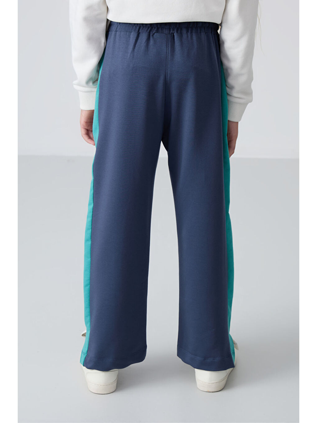 Petrol Yırtmaç Detaylı Cepli Geniş Paça Kız Çocuk Eşofman Alt - 75141-8