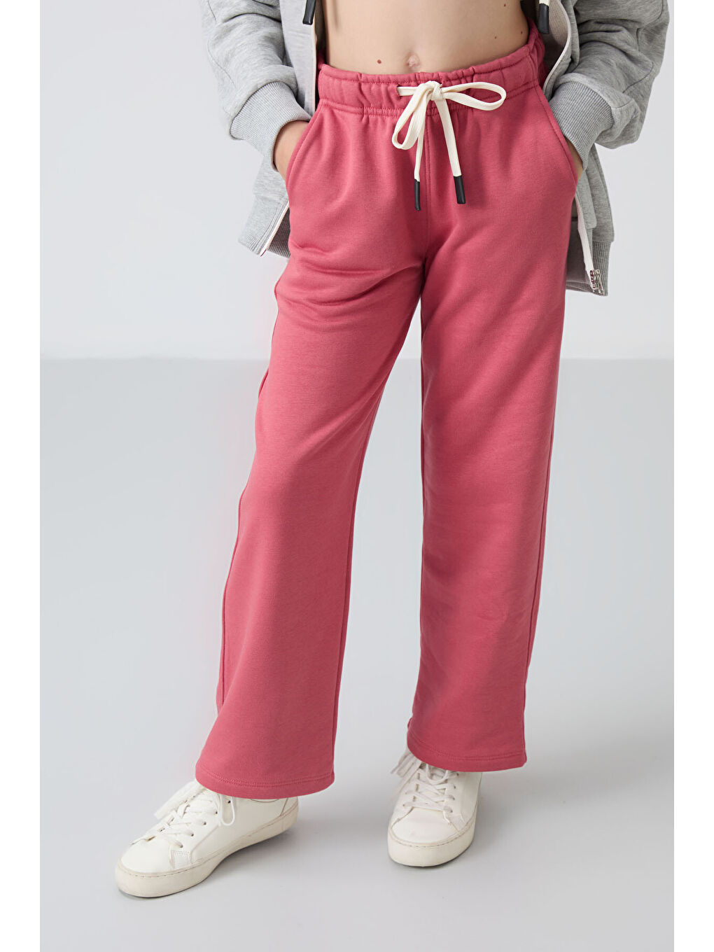 Kırmızı Yaban Gülü Pamuklu İçi Tüylü Yumuşak Dokulu Standart Fit Nakışlı Kız Çocuk Eşofman Alt - 75146-2