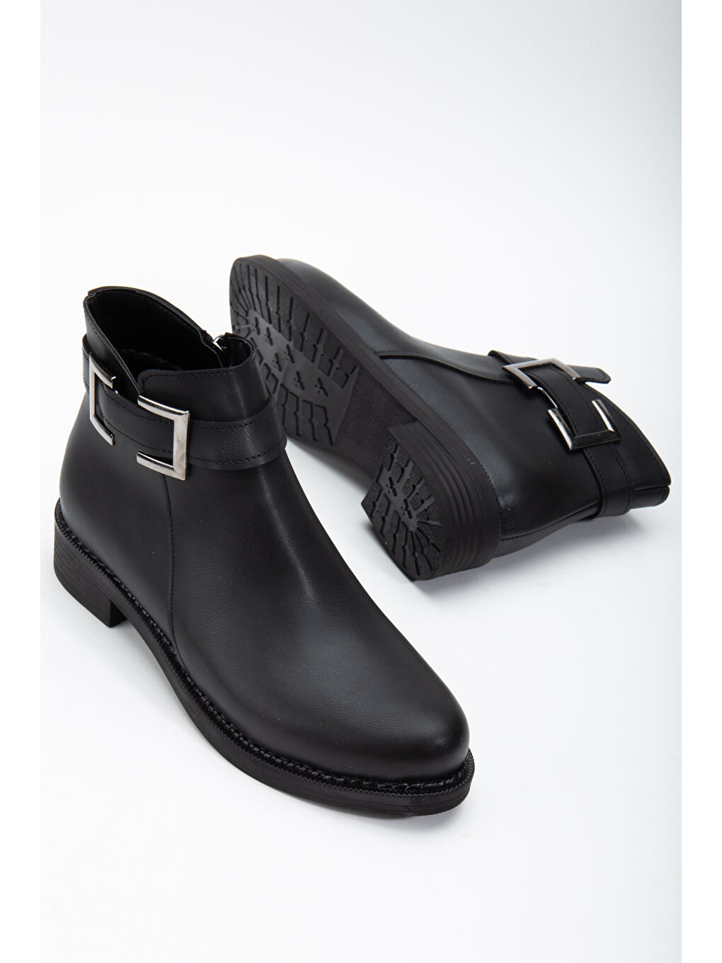 Kadın Siyah Cilt Termo Taban Tokalı Fermuarlı Kısa Topuklu Bot-2