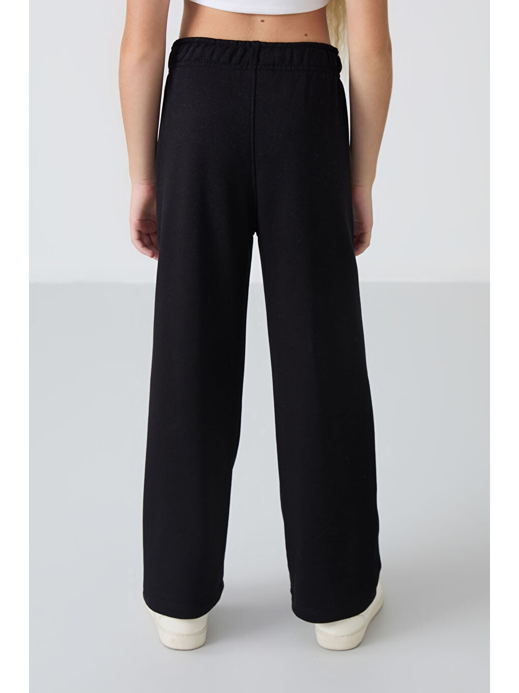 Siyah Pamuklu İçi Tüylü Yumuşak Dokulu Standart Fit Nakışlı Kız Çocuk Eşofman Alt - 75146-8