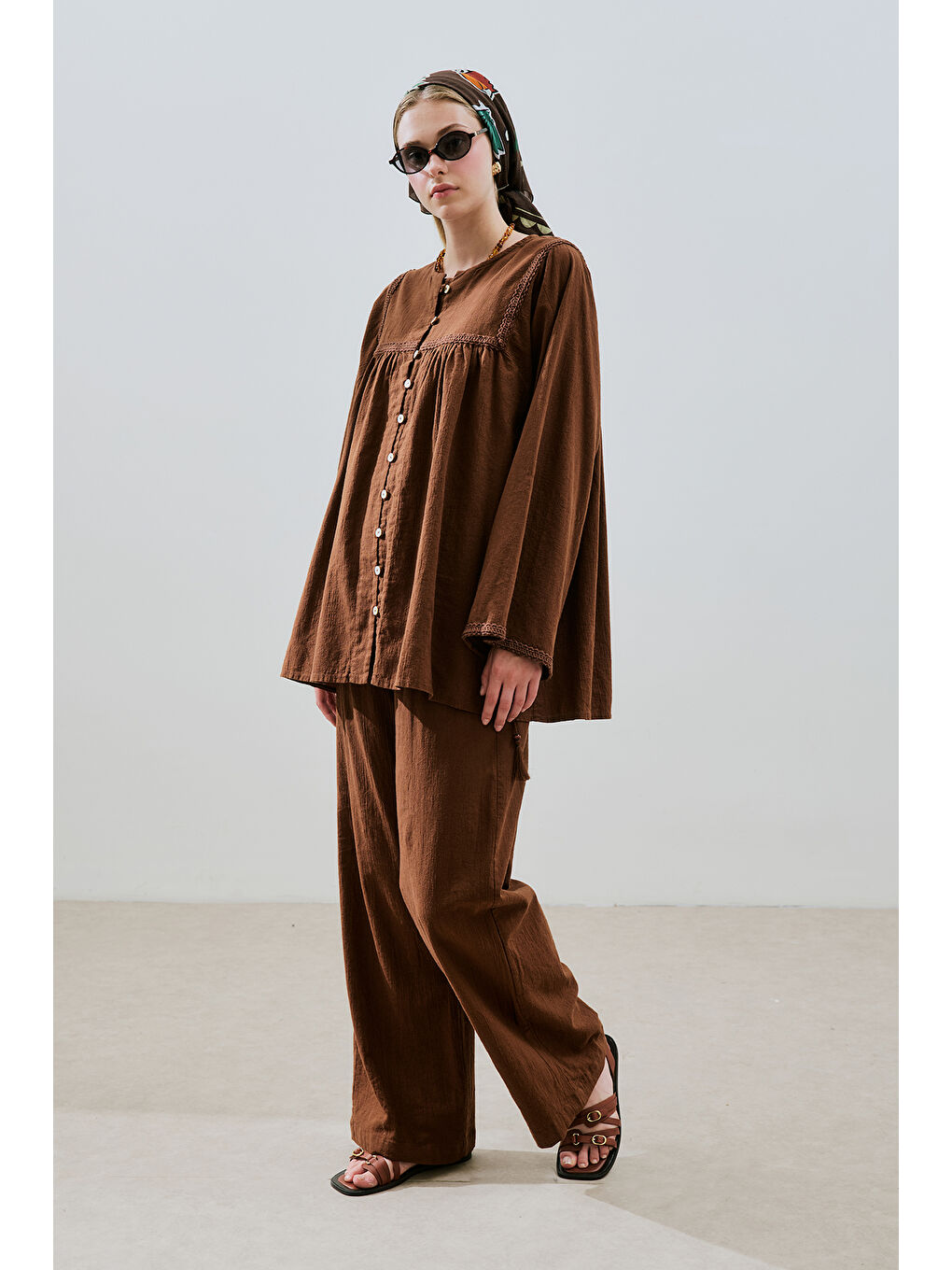 Dokulu İşlemeli Gömlek Kahverengi-1