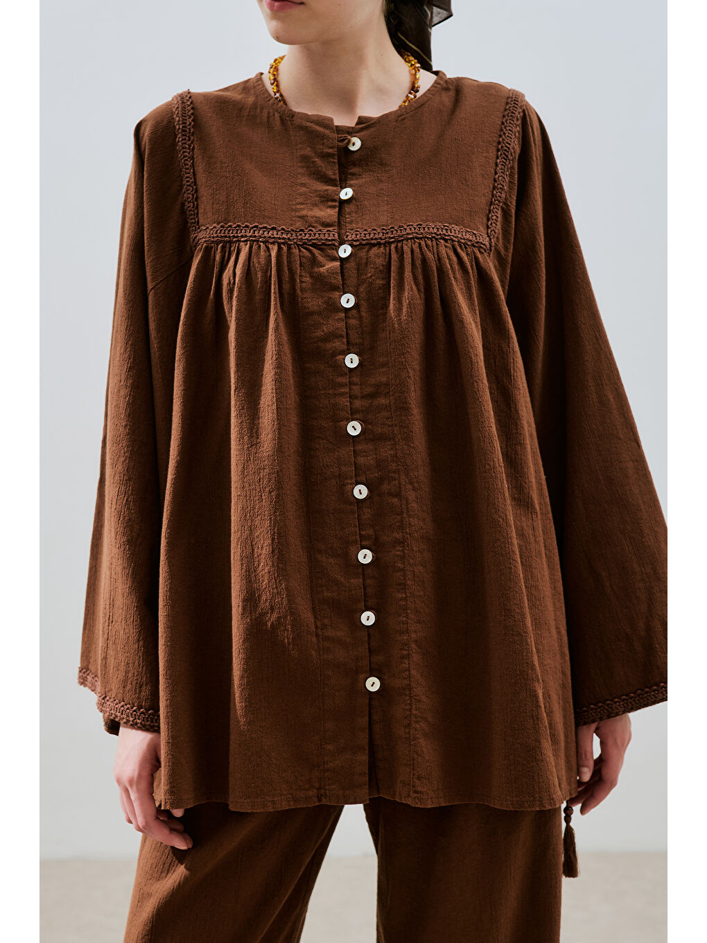 Dokulu İşlemeli Gömlek Kahverengi-2