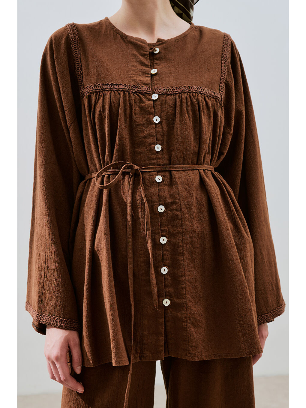 Dokulu İşlemeli Gömlek Kahverengi-4