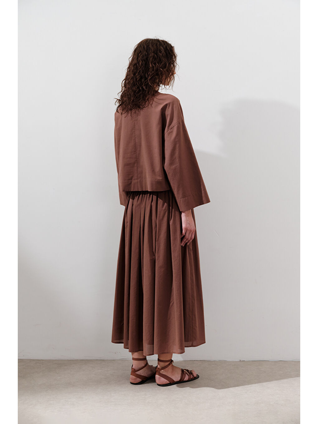 Kahverengi Pamuklu Crop Uzun Kol Bluz Sıcak Kahve-5