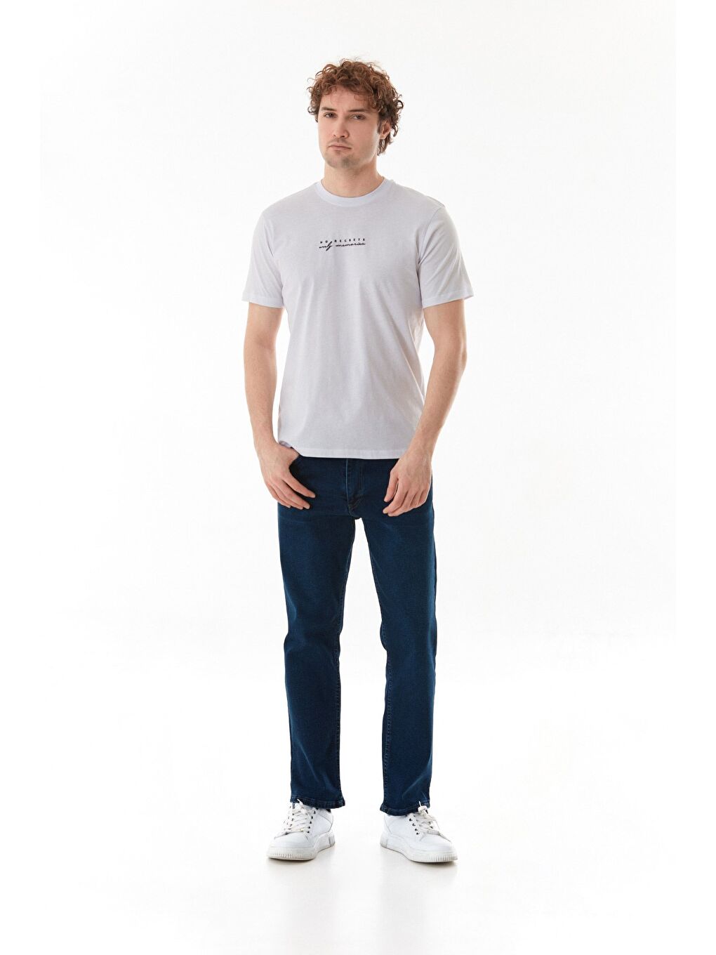 Beyaz Kabartma Baskılı Bisiklet Yaka Tişört-1