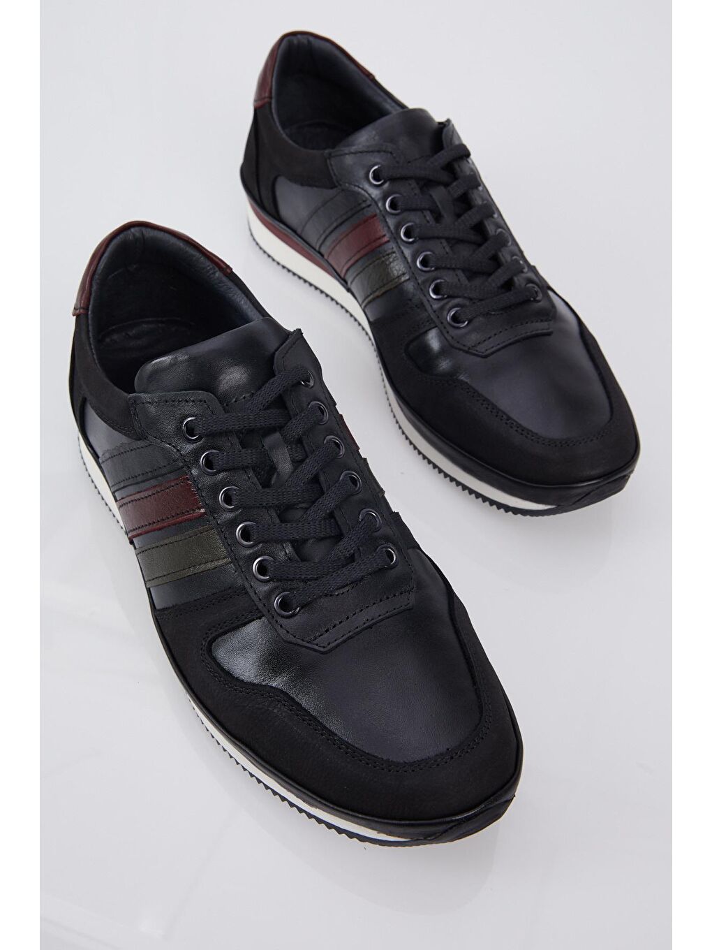 Erkek Siyah Bağcıklı Yanı Bantlı Rahat Kalıp Hakiki Deri Spor Ayakkabı-1