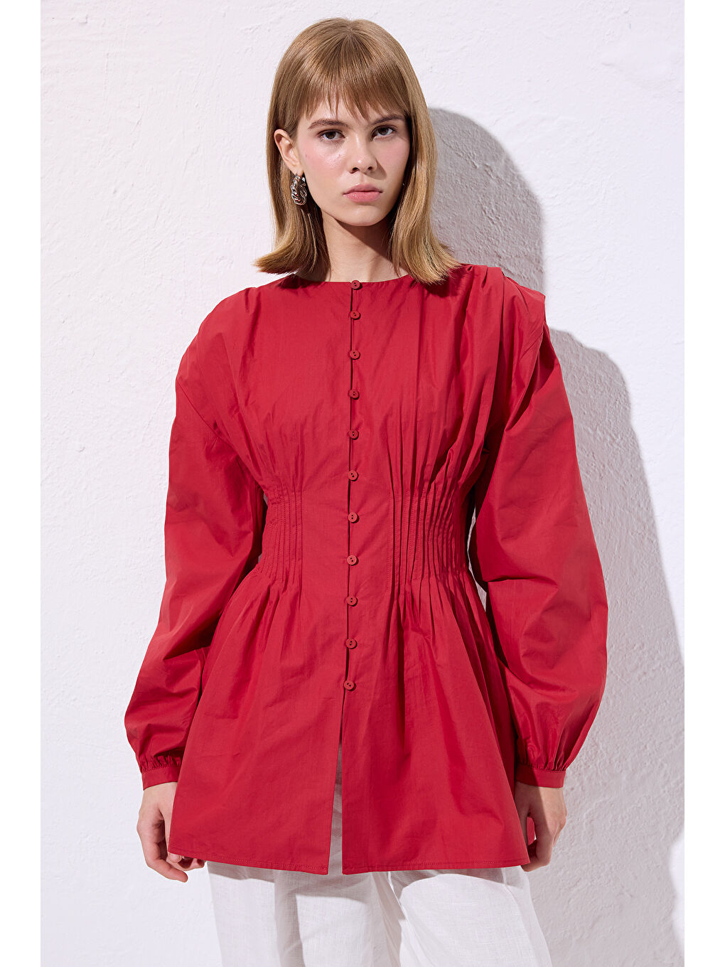 Beli Pile Detaylı Uzun Kol Bluz Kırmızı-4