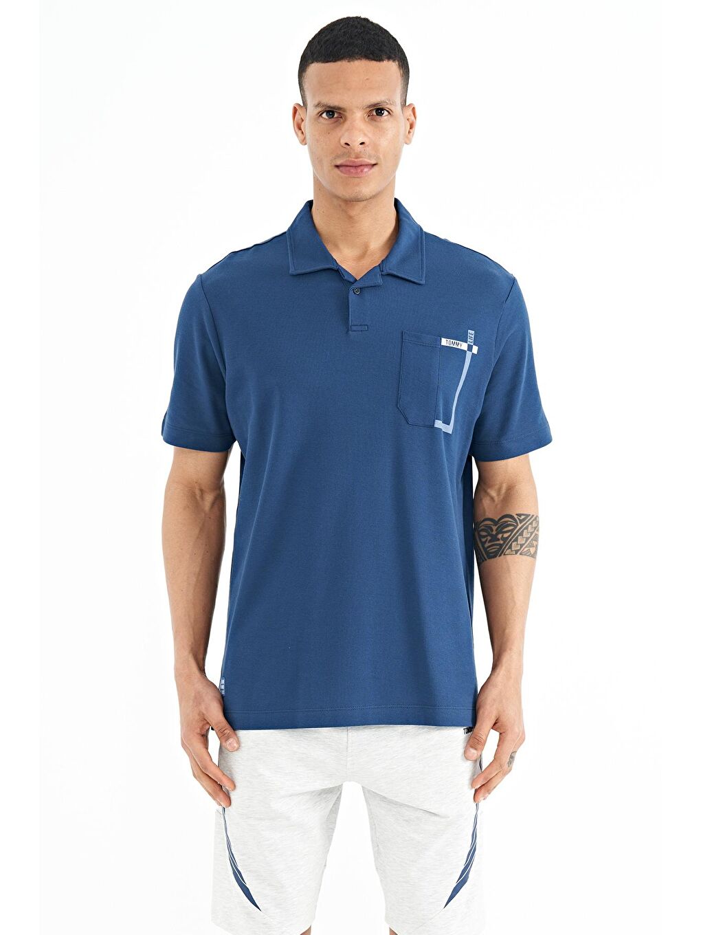 TOMMYLIFE İndigo Cep Detaylı Baskılı Standart Kalıp Polo Yaka Erkek T-Shirt - 88241