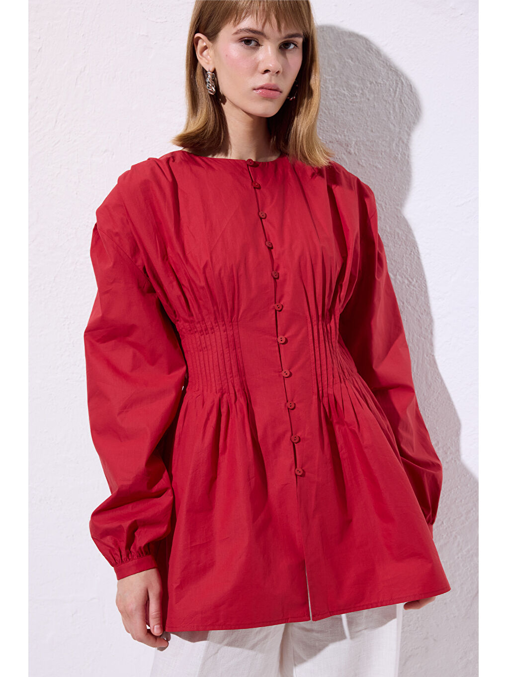 Beli Pile Detaylı Uzun Kol Bluz Kırmızı-5