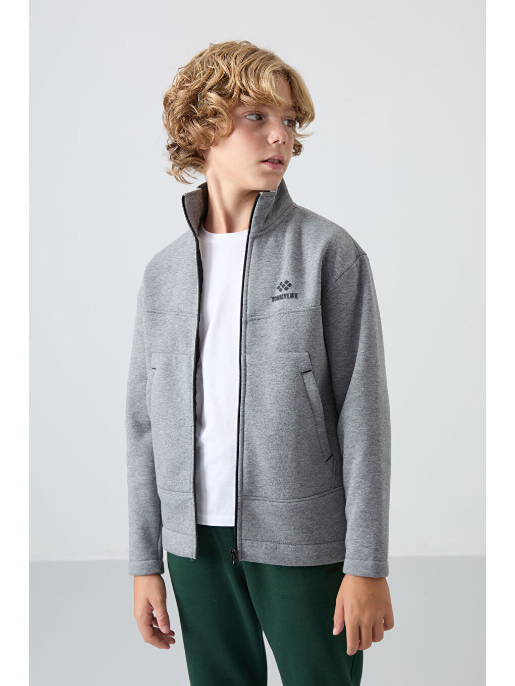 Gri Melanj Pamuklu Kalın İçi Tüylü Yumuşak Dokulu Standart Fit Nakışlı Erkek Çocuk Sweatshirt - 112-6