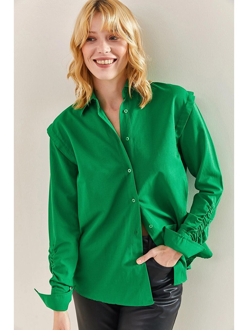 Yeşil Kadın Kolu Büzgülü Gömlek