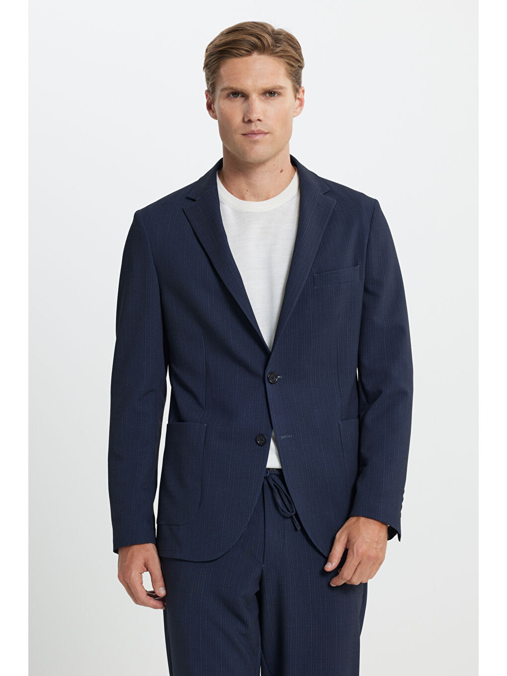 Erkek Lacivert Slim Fit Dar Kesim Mono Yaka Beli Bağlamalı Çizgili Torba Cepli Takım Elbise-1