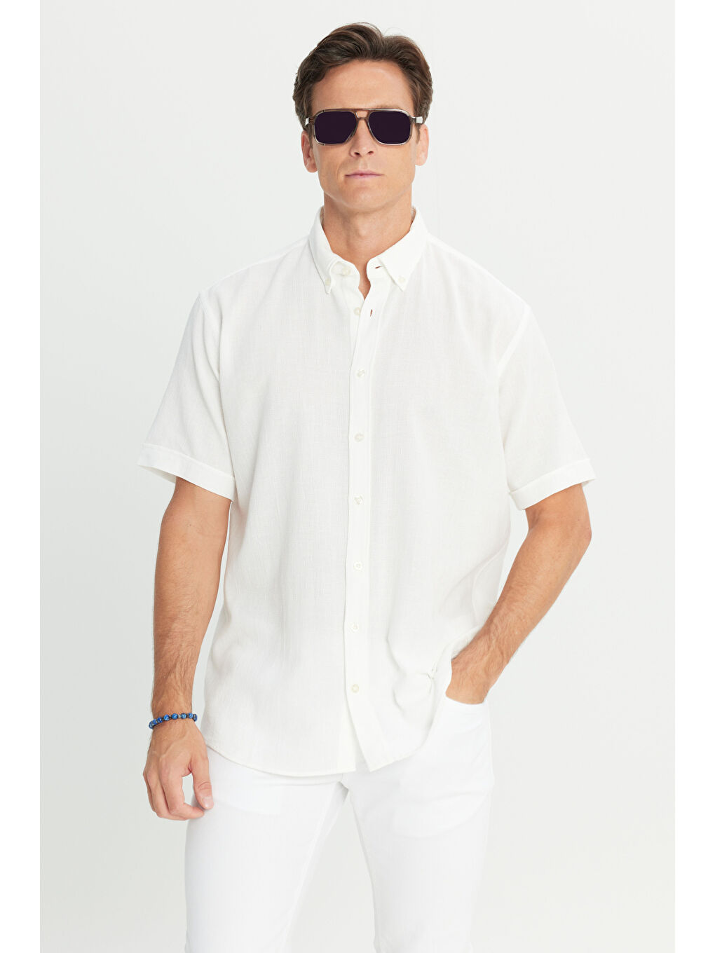 Erkek Beyaz %100 Pamuk Comfort Fit Rahat Kesim Düğmeli Gömlek Yaka Armürlü Gömlek