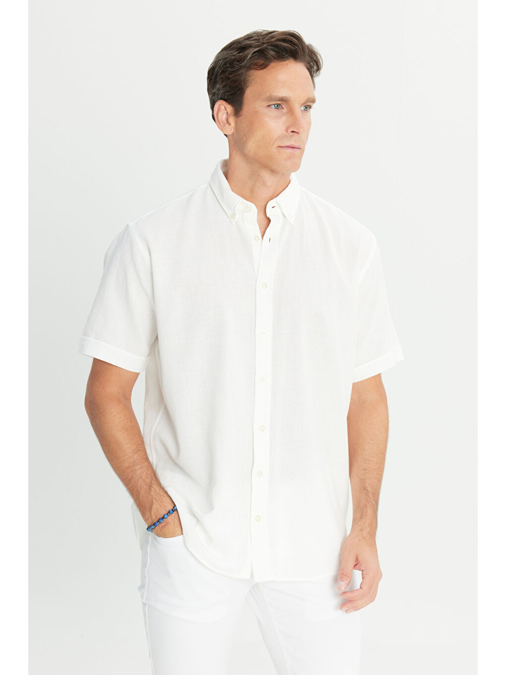 Erkek Beyaz %100 Pamuk Comfort Fit Rahat Kesim Düğmeli Gömlek Yaka Armürlü Gömlek-2