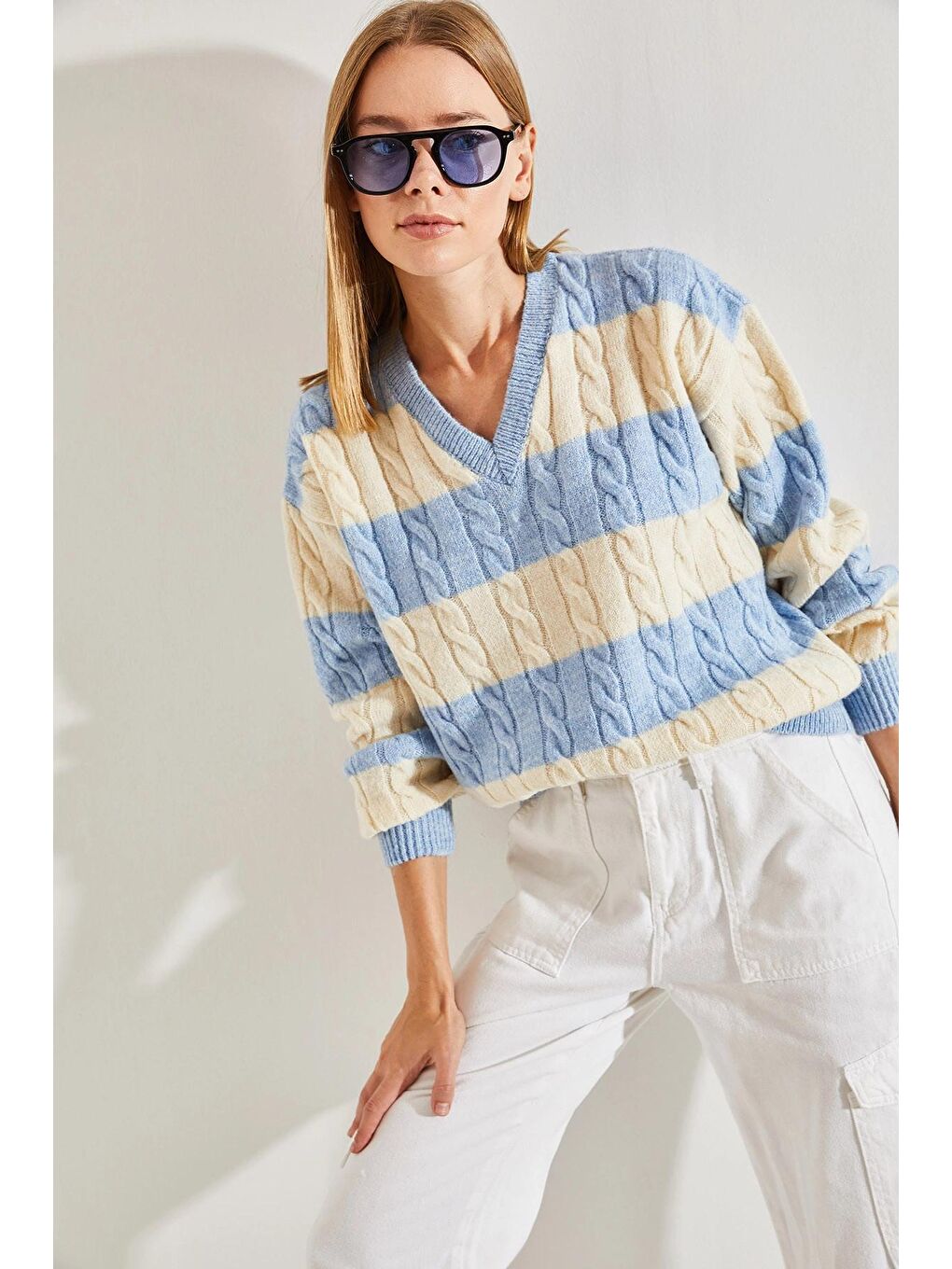 Mavi Kadın V Yaka Saç Örgülü Triko Kazak-1