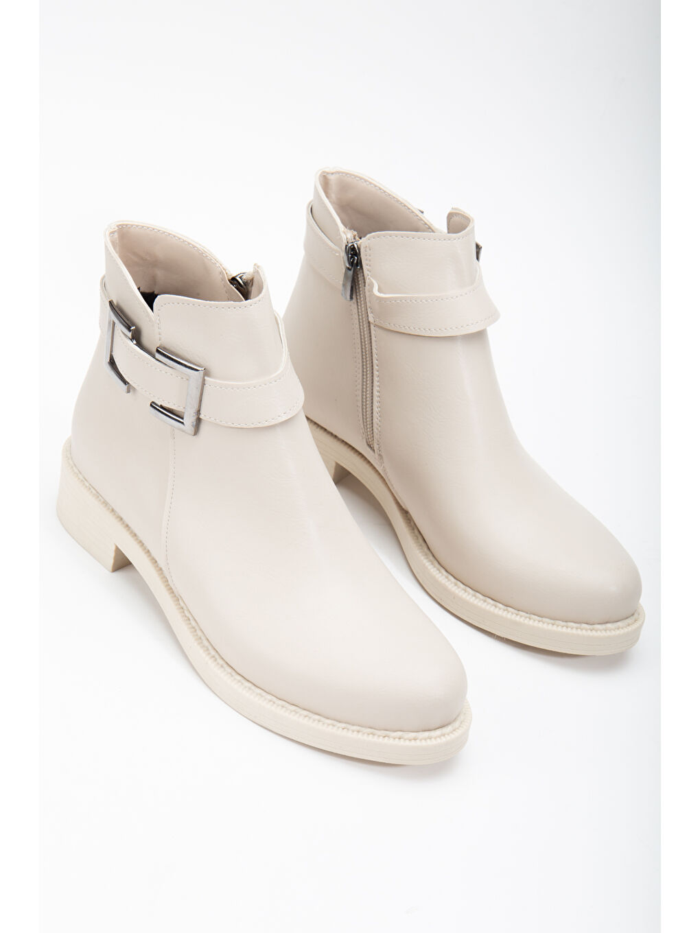 Bej Kadın Ten Cilt Termo Taban Tokalı Fermuarlı Kısa Topuklu Bot-1