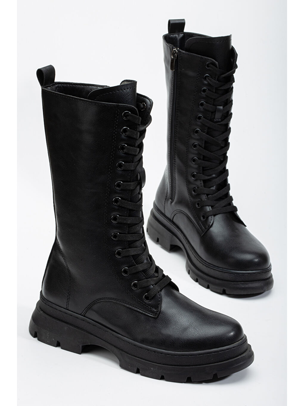 Kadın Siyah Kalın Termo Taban Bağcıklı ve Fermuarlı Çizme-1