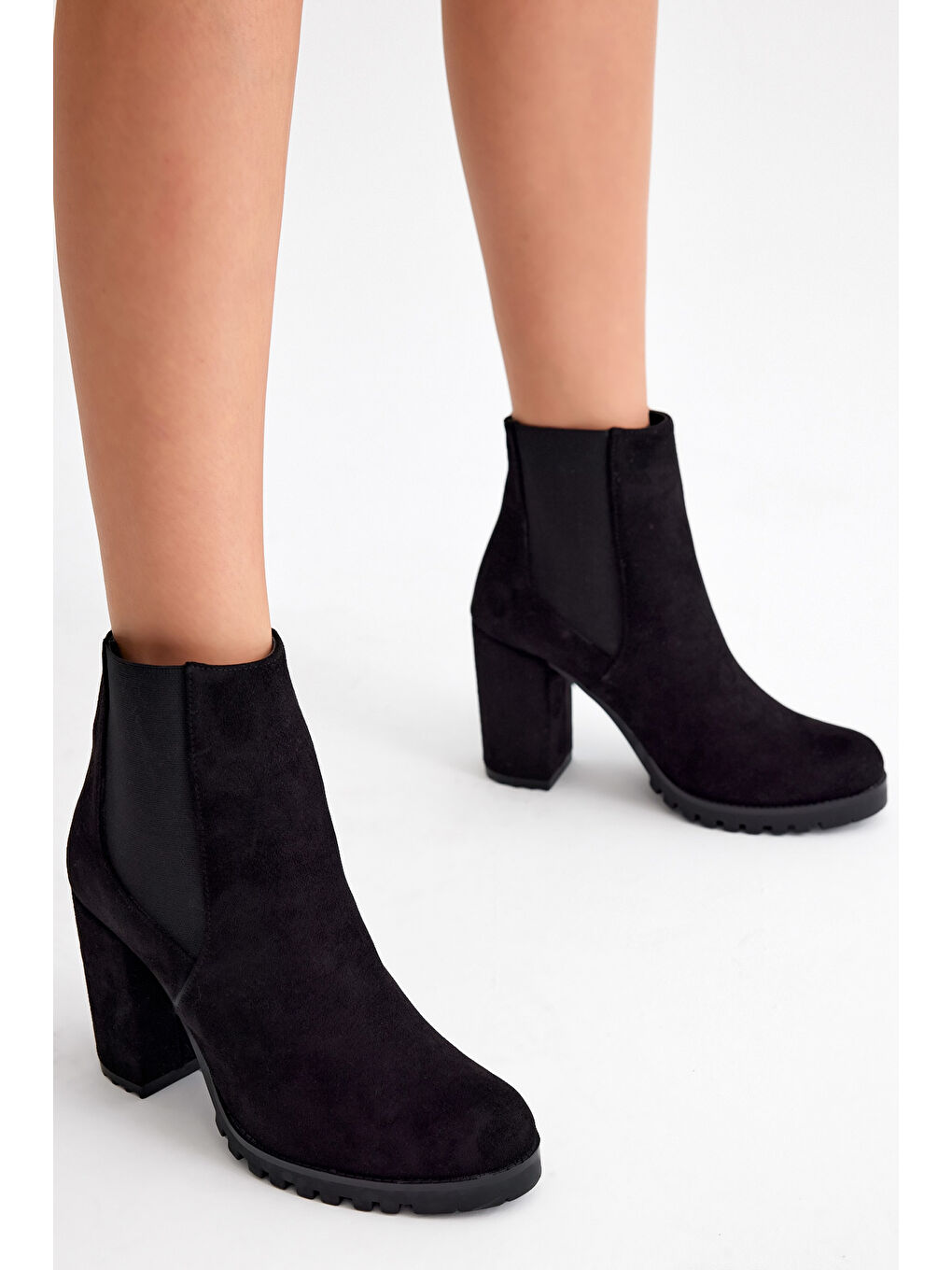 Kadın Siyah Süet Rahat Kalıp Lastikli Kalın Topuklu Bot