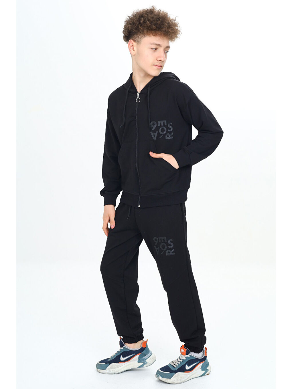 Siyah Yazı Baskılı Kapüşonlu Hırkalı Erkek Çocuk Eşofman Takımı 19226