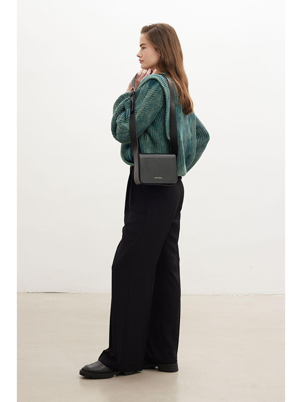 Geniş Cepli Kare Deri Çanta Siyah-1