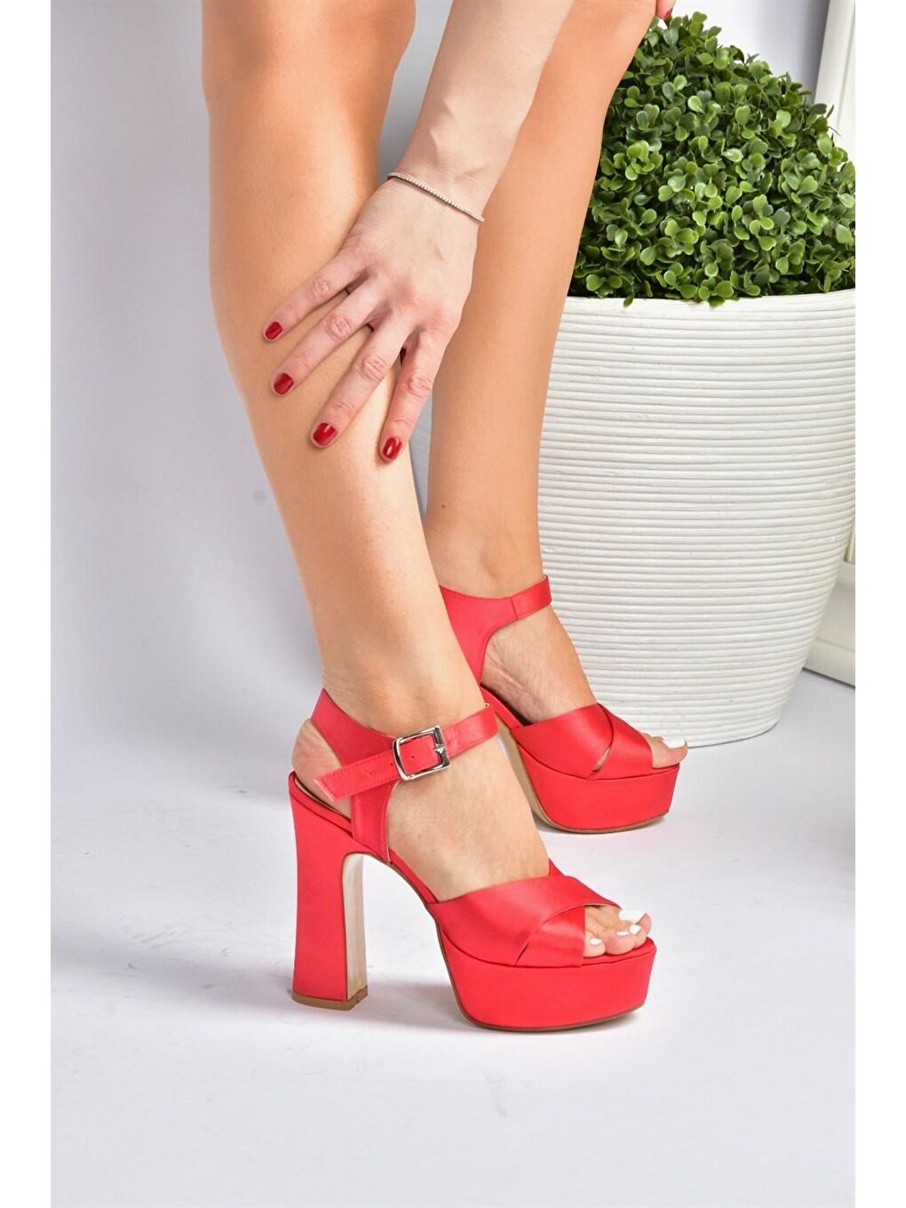 Kırmızı Saten Kumaş Platform Topuklu Kadın Abiye Ayakkabı M348202404