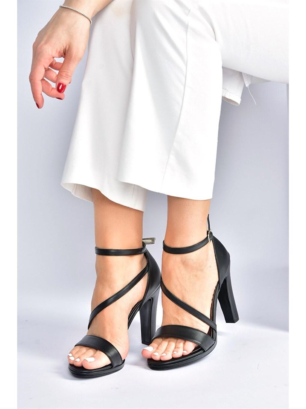 Siyah Kalın Topuklu Kadın Ayakkabı M348072209-1