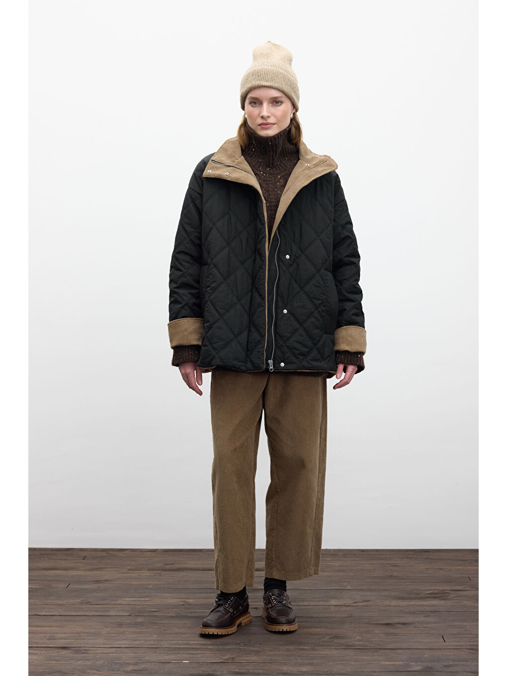 Kapitone Kadife Detaylı Mont Siyah