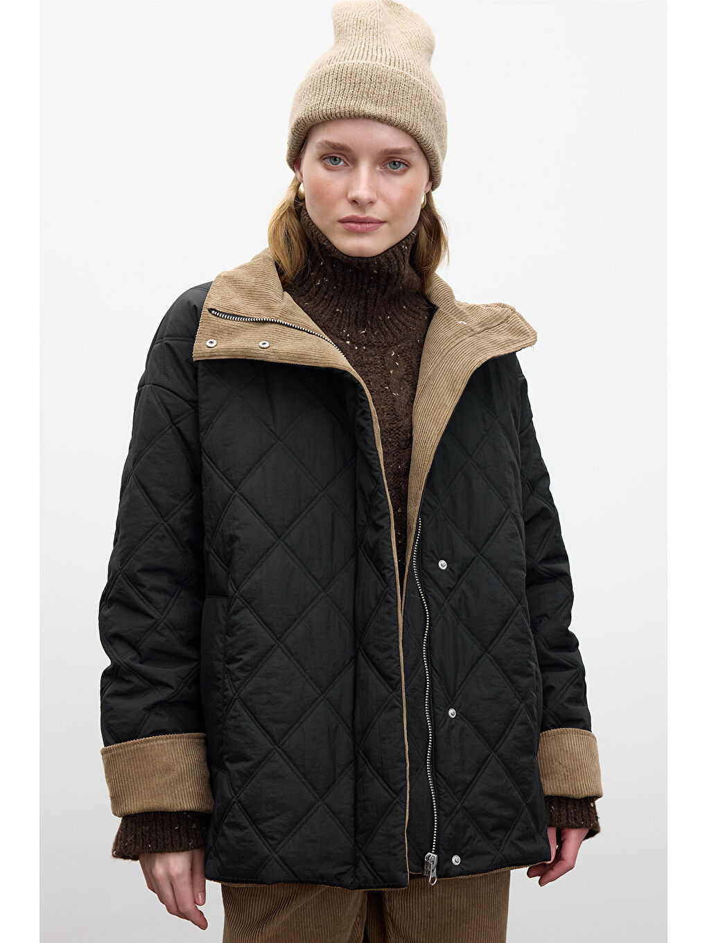 Kapitone Kadife Detaylı Mont Siyah-1