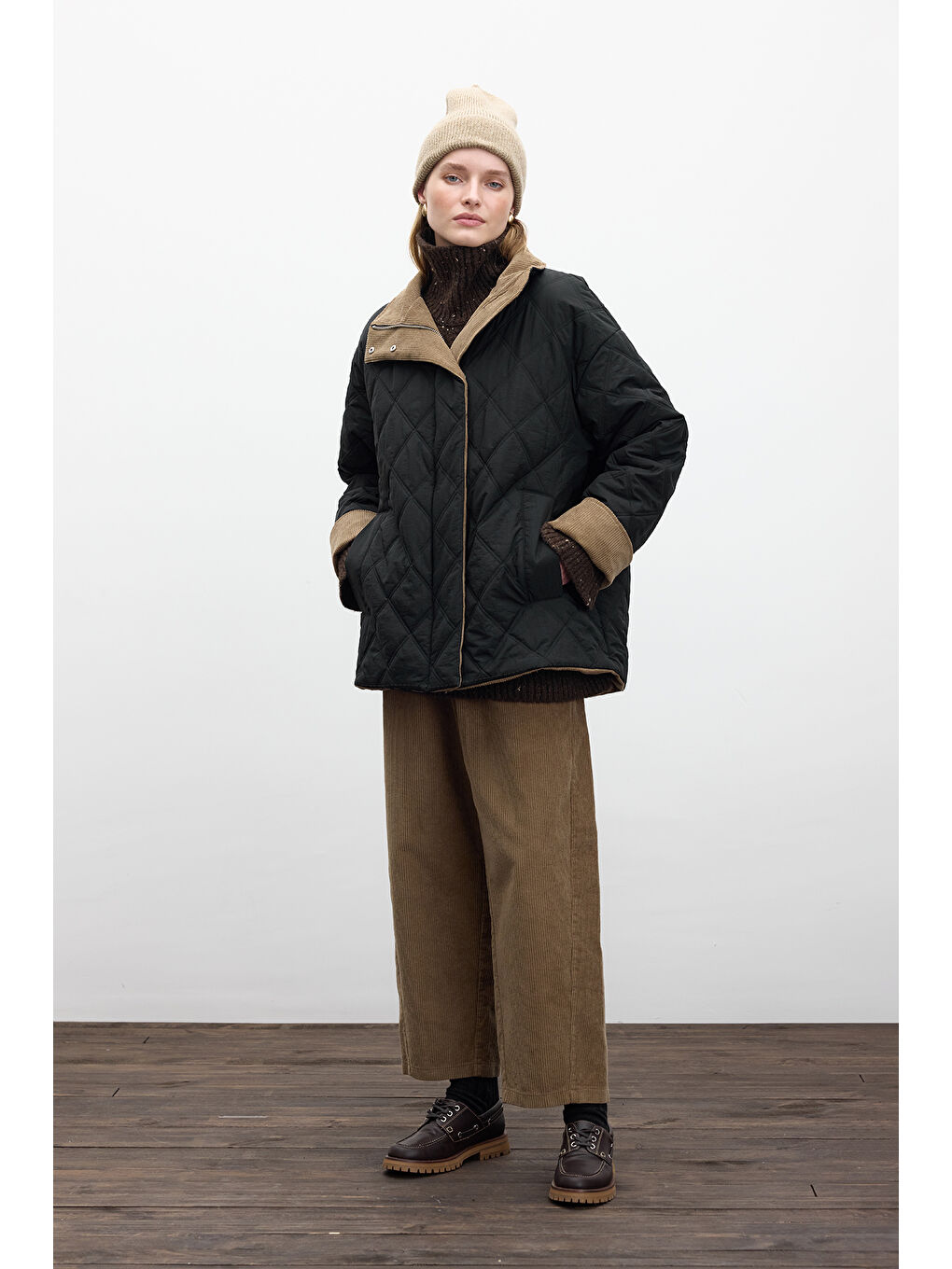 Kapitone Kadife Detaylı Mont Siyah-2